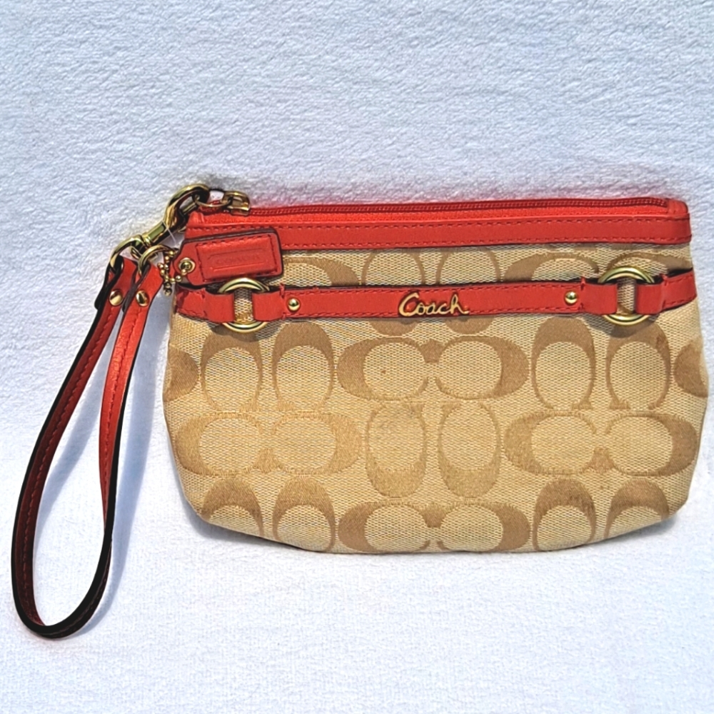 π π Coach Gallery Signature Medium Wristlet - Picture 1 of 6